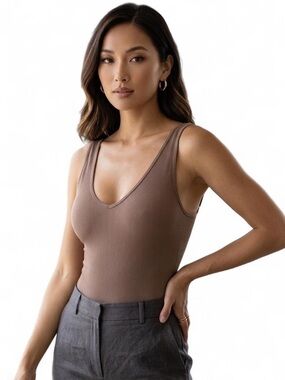 Danskin Ribbed V-Neck Tank Top in Taupe Brown